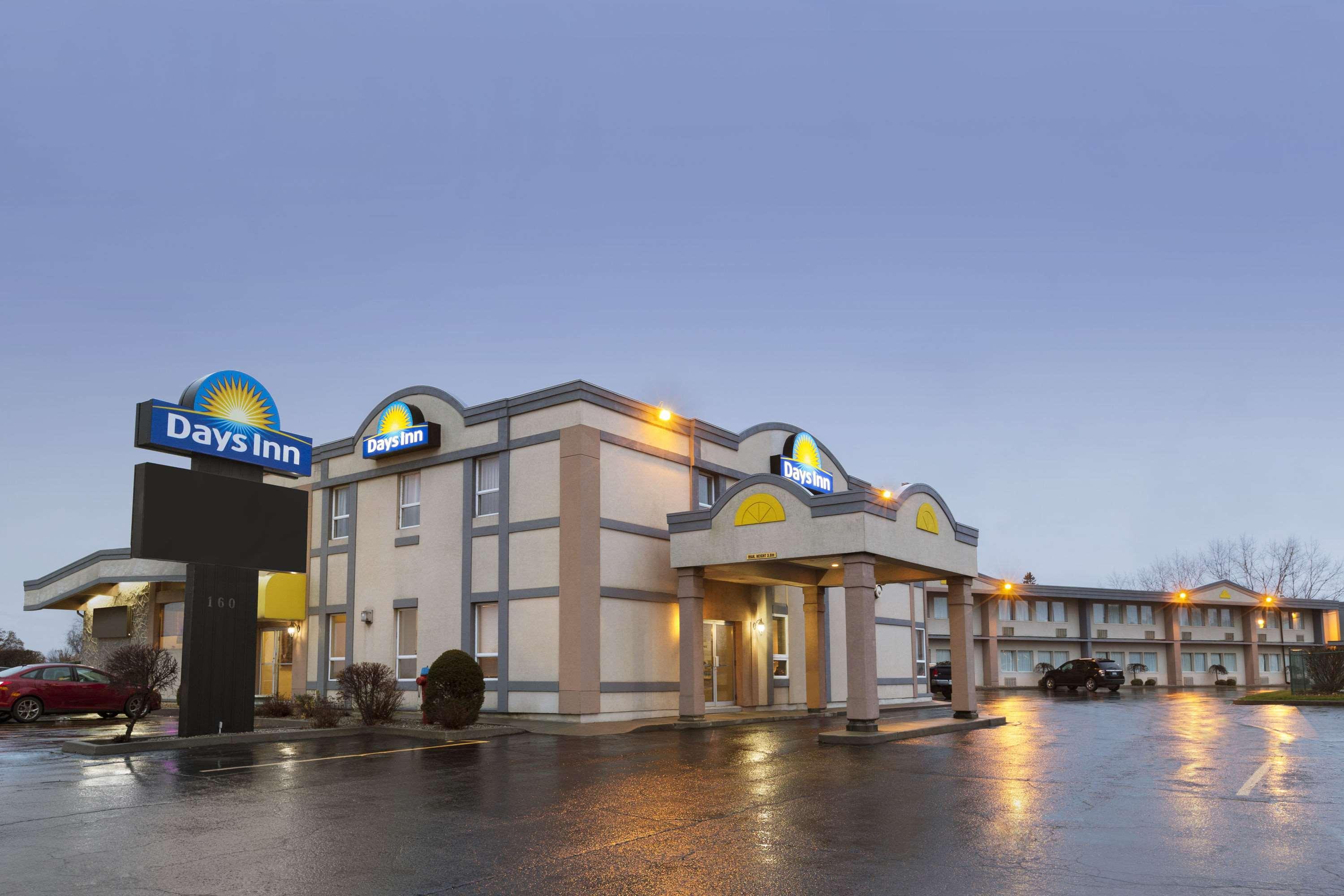 Days Inn By Wyndham Броквилл Экстерьер фото